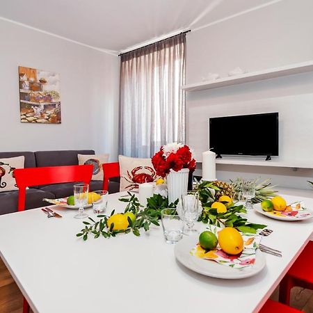 Nel Centro City Apartment Ровинь Экстерьер фото